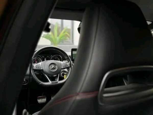 MERCEDES-BENZ GLA 180