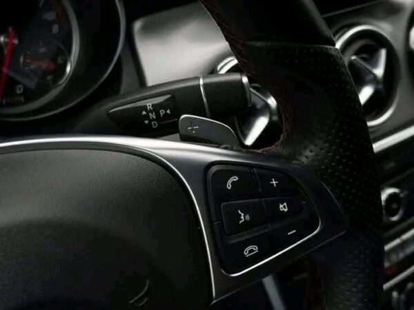 MERCEDES-BENZ GLA 180