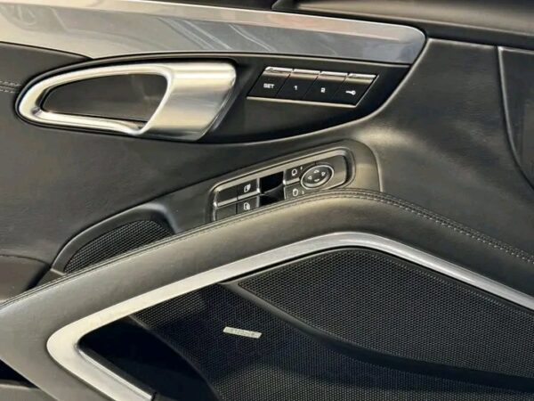 Porsche 911 CARERRA