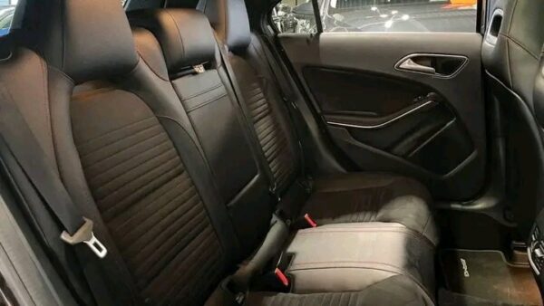 Mercedes-Benz A180