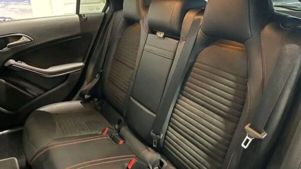 Mercedes-Benz A180