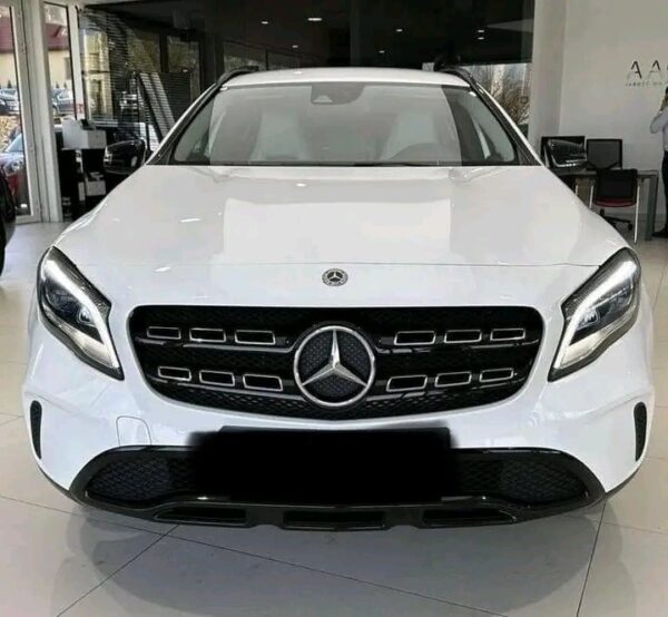 Mercedes-Benz GLA 200