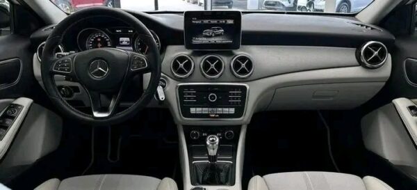 Mercedes-Benz GLA 200