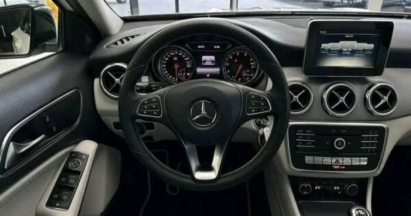 Mercedes-Benz GLA 200
