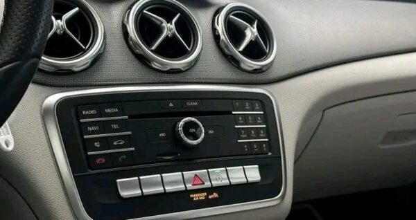 Mercedes-Benz GLA 200