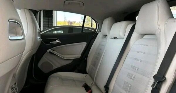Mercedes-Benz GLA 200