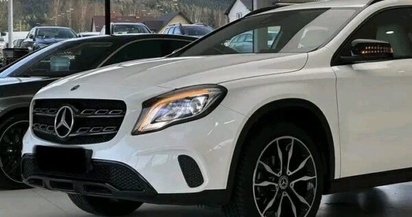 Mercedes-Benz GLA 200